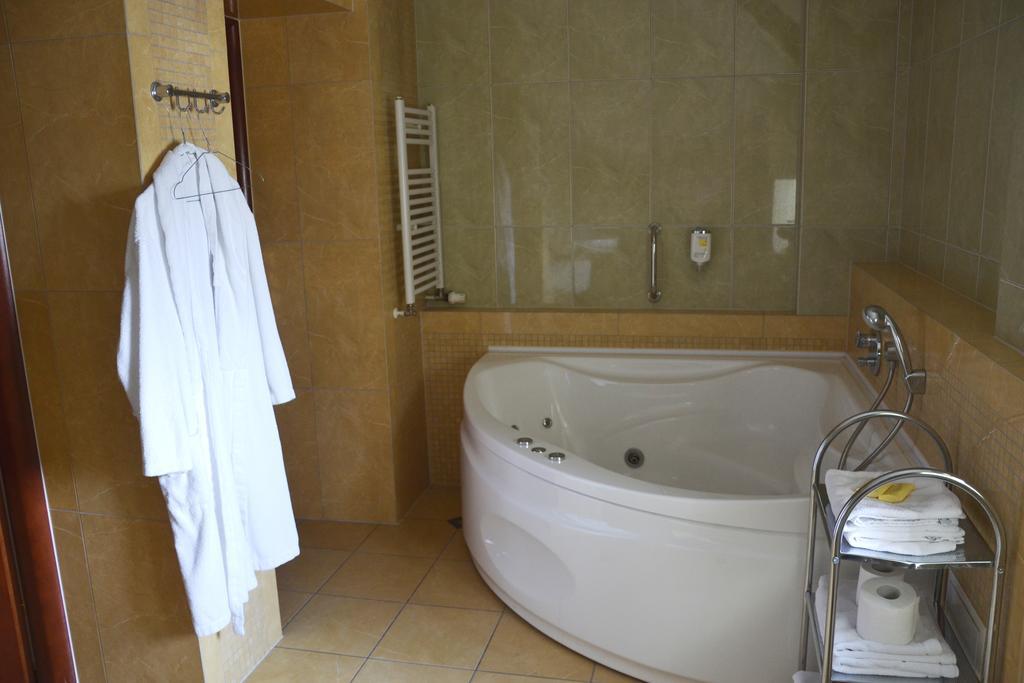 Hotel Nowodworski Legnica Luaran gambar